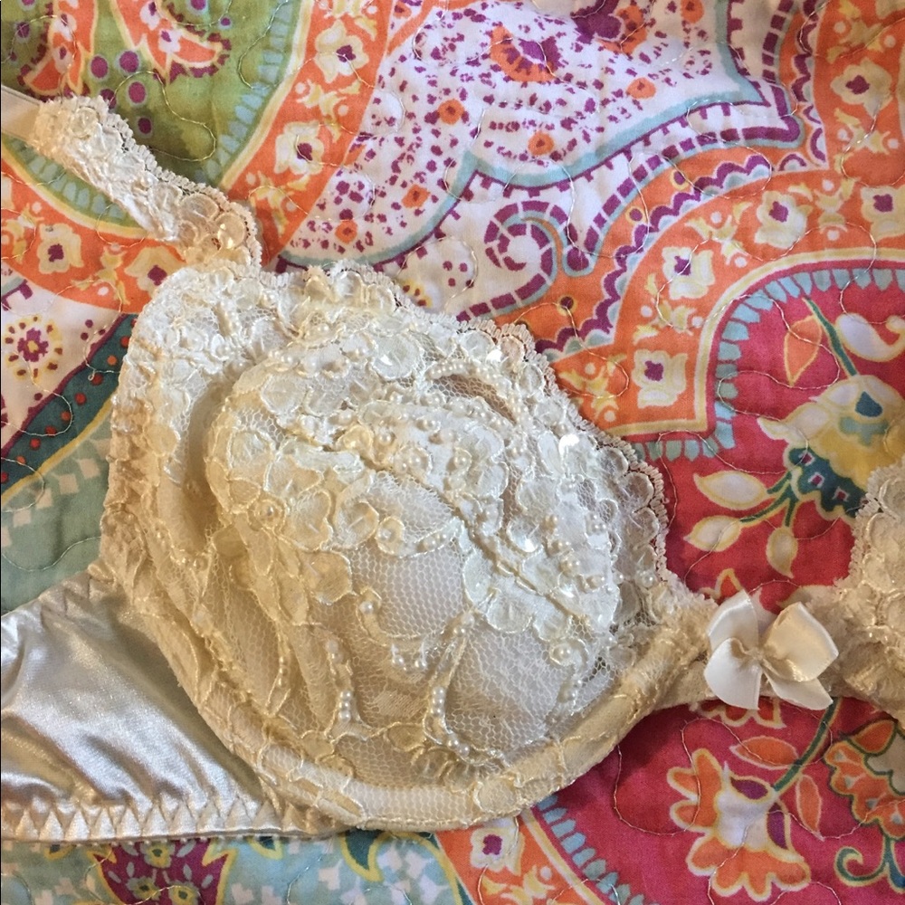 Victoria’s secret bra 34b